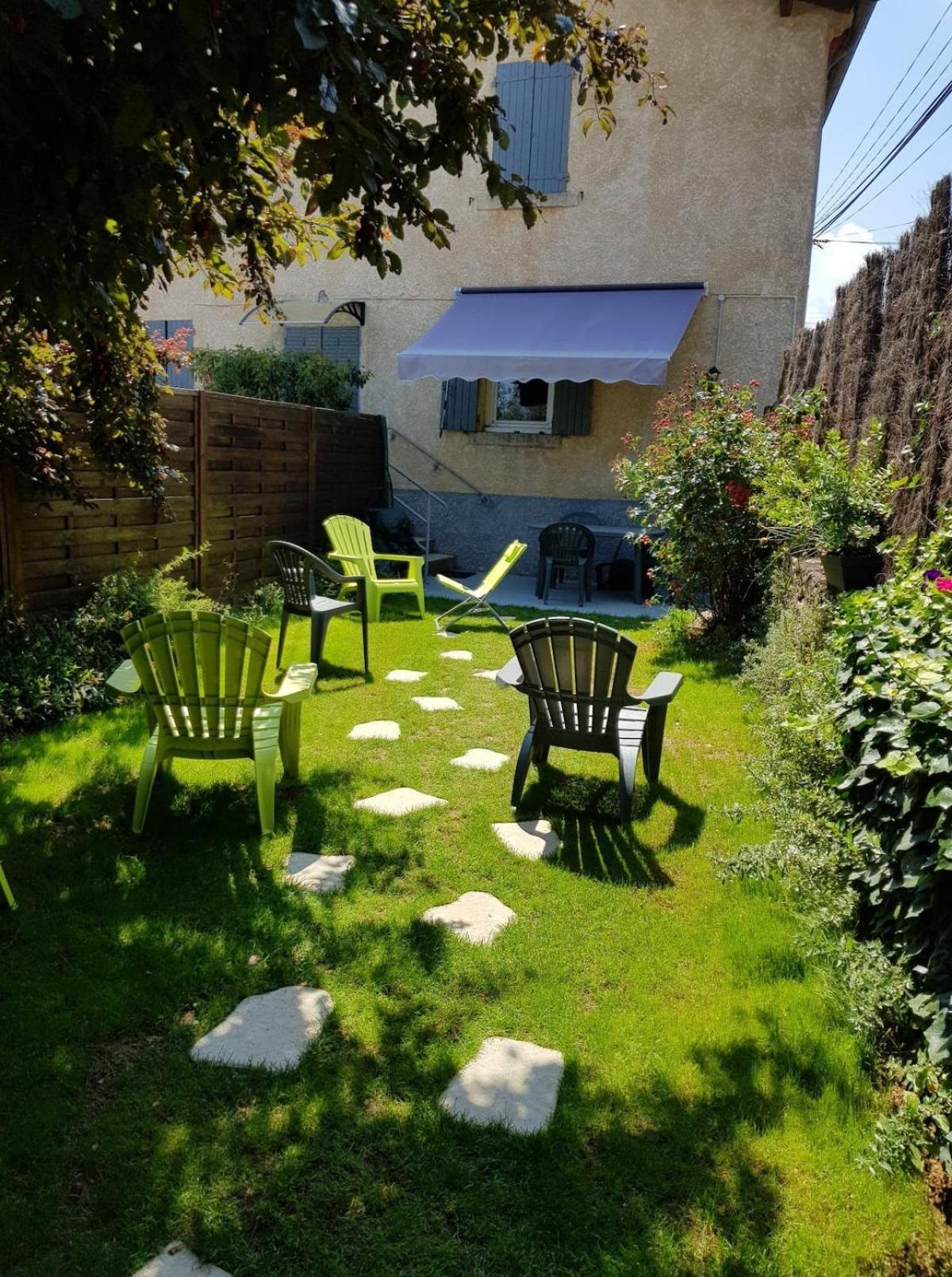 Ferienhaus Tante Jeanne Peaugres
